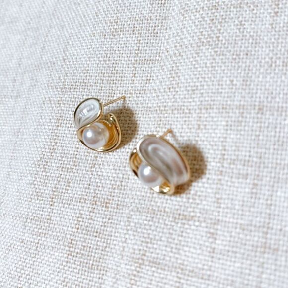 Pearl stud earrings N173 - Picture 4 of 4